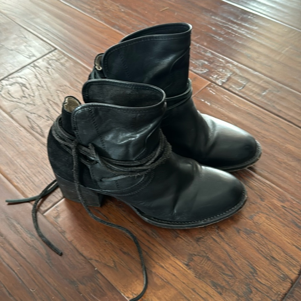 Freebird Casey black boots size 9